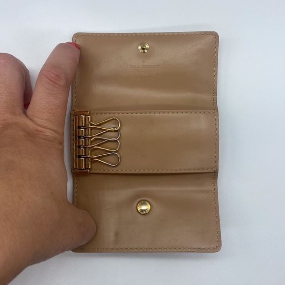 Louis Vuitton Vernis 4 Key Holder - Picture 7 of 10